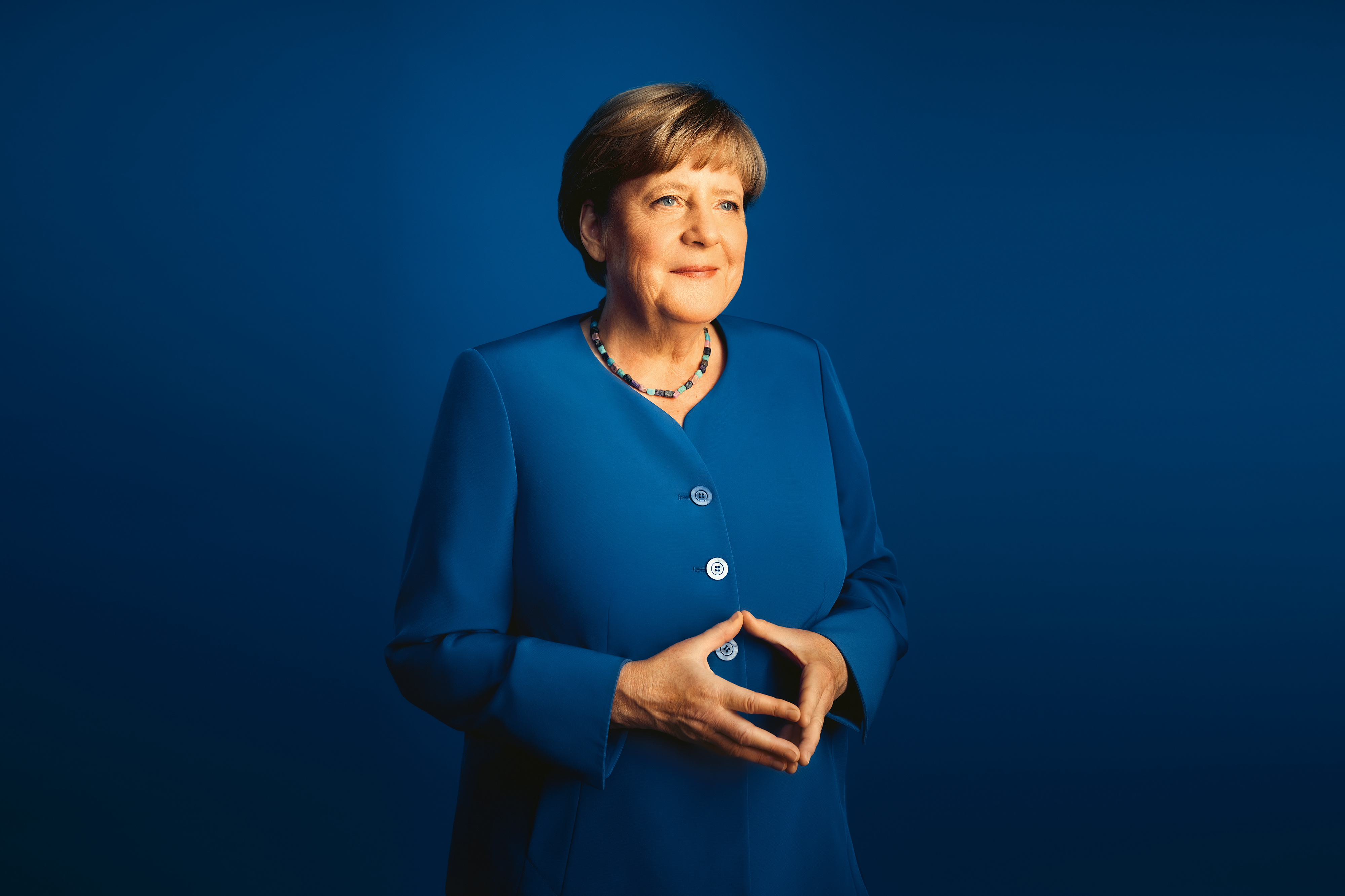 Merkel kriz masalarında geçen 16 yılı kitabında paylaştı
